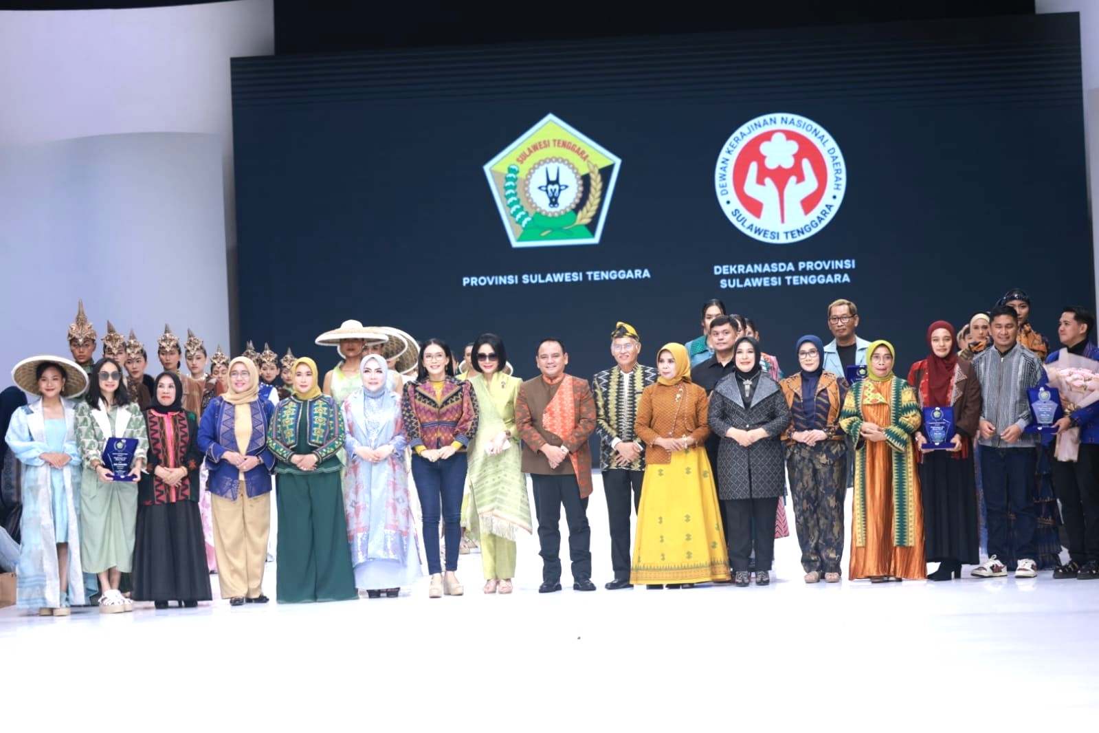 Dinas Pariwisata Bombana saat menghadiri Indonesia Fashion Week (IFW) 2024