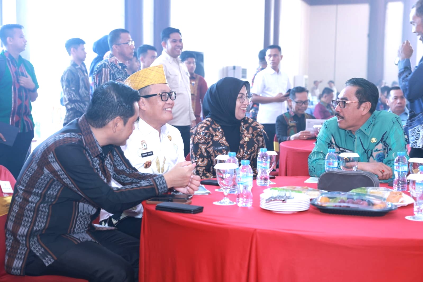 Penjabat (PJ) Bupati Bombana, Drs. Edy Suharmanto, M.Si (Kanan)