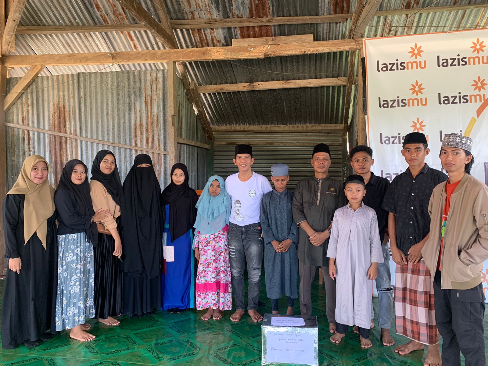 KYI Bombana saat silaturahmi di Panti Asuhan Muslim Bombana