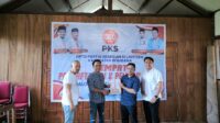 Koordinator Tim Kerja Irda Siswanto saat mengambil formulir pendaftaran di PKS