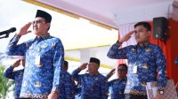 Penjabat (Pj) Bupati Bombana, Drs. Edy Suharmanto, M.Si saat memimpin upacara