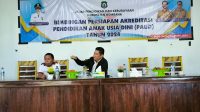 Kepala BAN-PDM Sultra, Dr. Muh. Safiuddin Saranani, MA saat menyampaikan materi