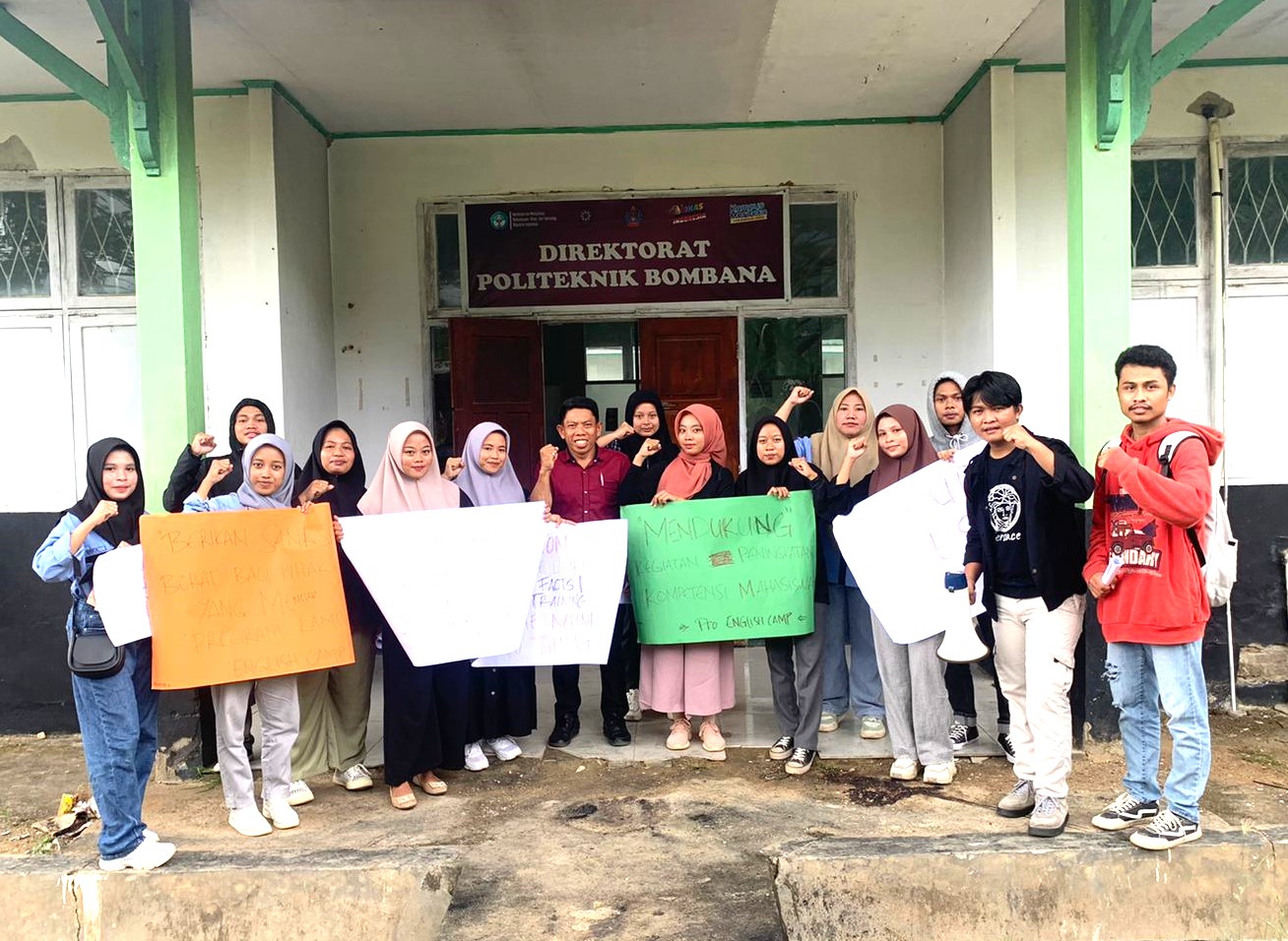 Foto Bersama usai tuntutan Aksi diterima