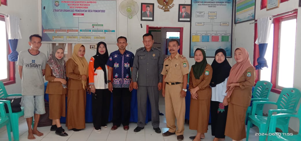 Foto bersama saat kegiatan