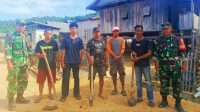 Bersama Masyarakat Desa Batu Putih, Babinsa Koramil 03/Poleang Laksanakan Kerja Bakti Pembersihan Parit