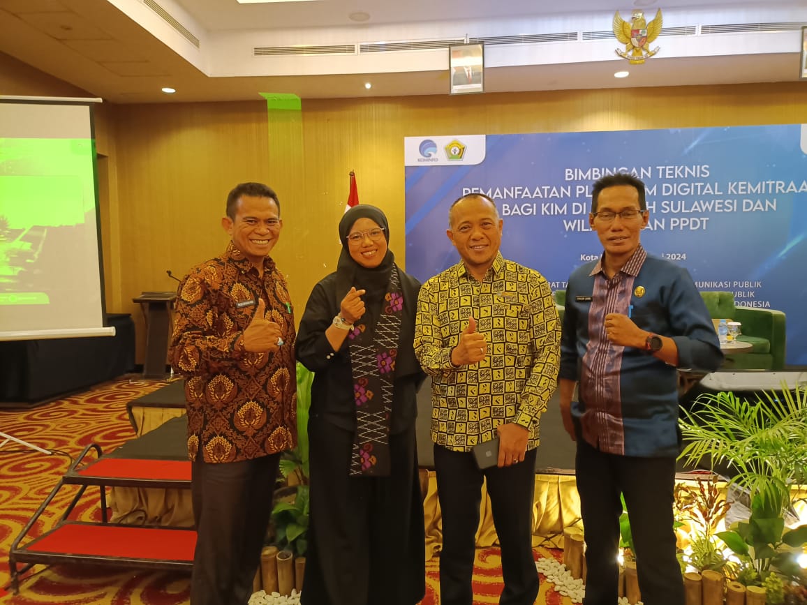 Kepala Bidang IKP dan Kehumasan Diskominfo Kabupaten Kolaka Utara, Syahlan Launu (Paling Kiri)