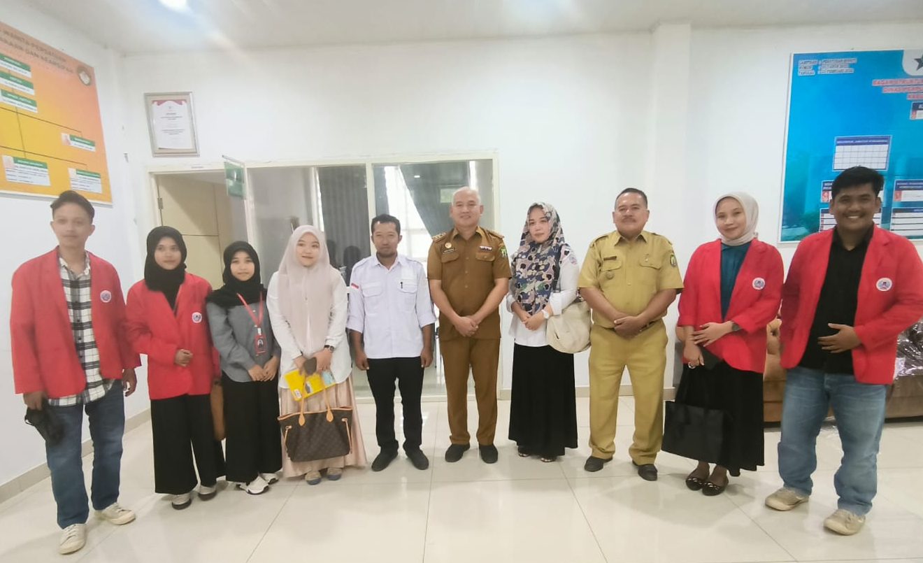 Foto Bersama saat menerima Mahasiswa Politeknik Bombana di Perpustakaan Bombana