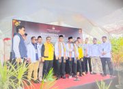 Pasangan HARUM saat mendaftar di KPU Wakatobi