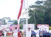 Proses Pengibaran Duplikat Bendera Pusaka di Kolut