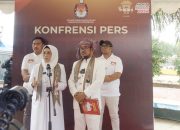 Pasangan Berani To saat mendaftar di KPU Bombana