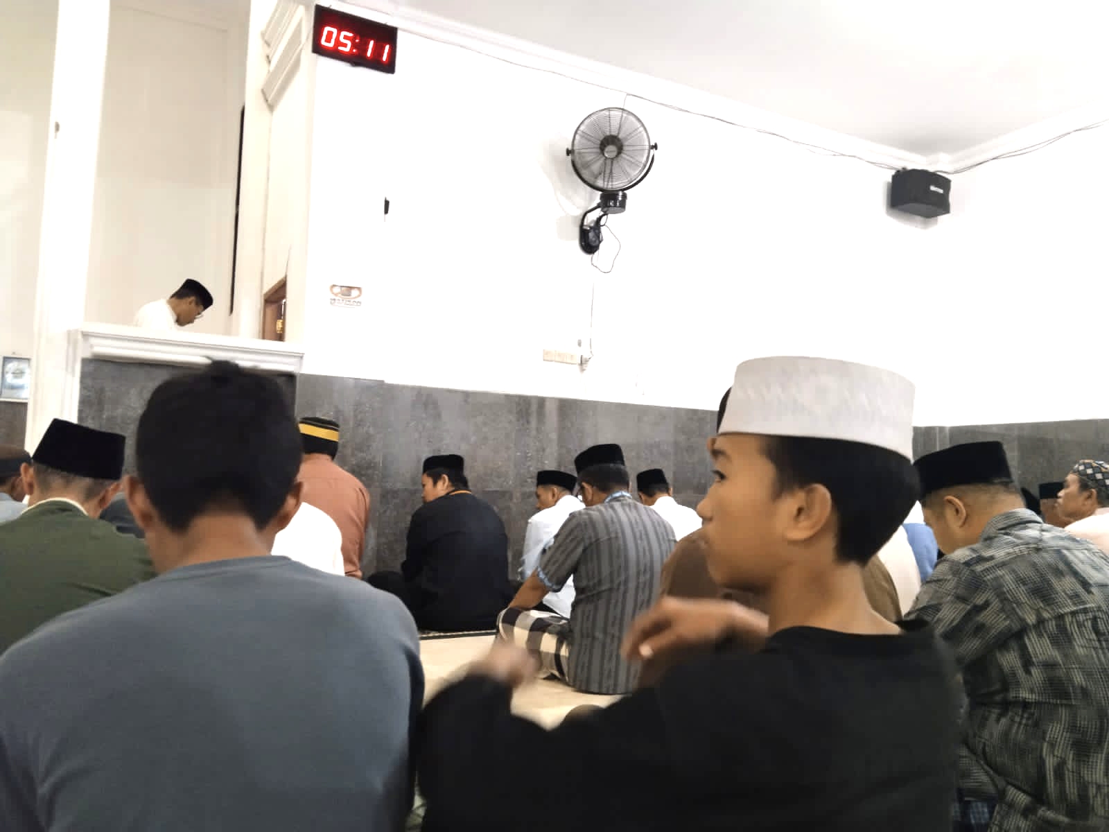 Jama'ah saat mendengarkan Kultum