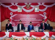 Pj. Bupati Bombana saat mengikuti Paripurna DPRD