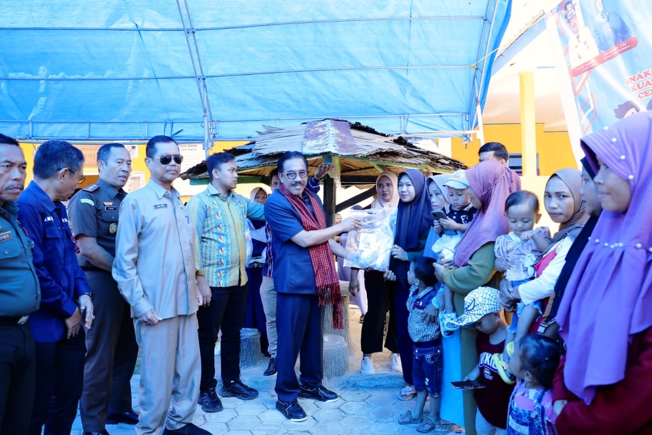 Pj. Bupati Bombana Edy Suharmanto saat meresmikan kegiatan Gerakan Gemar Memasyarakatkan Makan Ikan (Gemarikan)