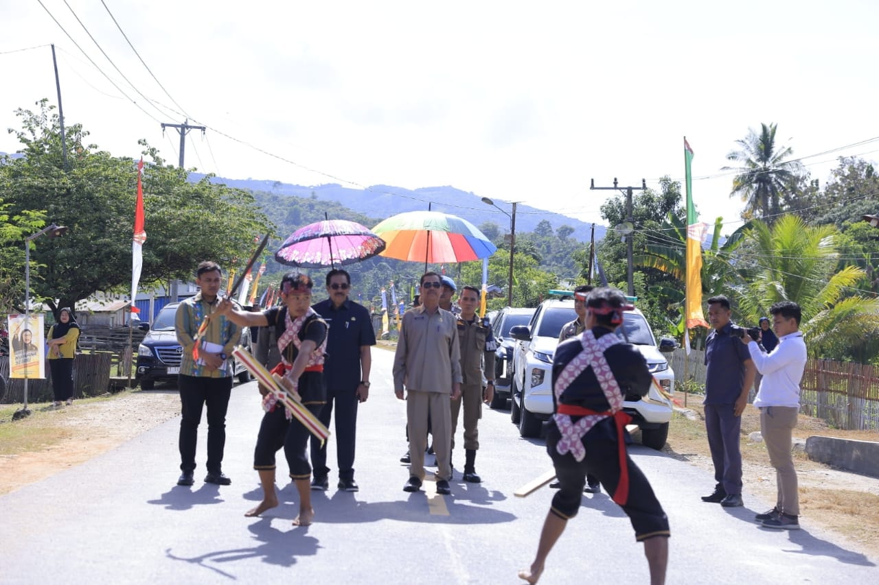 Kedatangan Pj. Bupati Edy Suharmanto disambuta tarian penyambutan