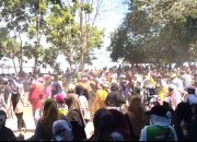 Ribuan masyarakat tumpah ruah Lulo dan joget bersama H. Burhanuddin