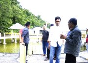 PJ. Bupati Kolut Yusmin saat mengunjungi objek wisata