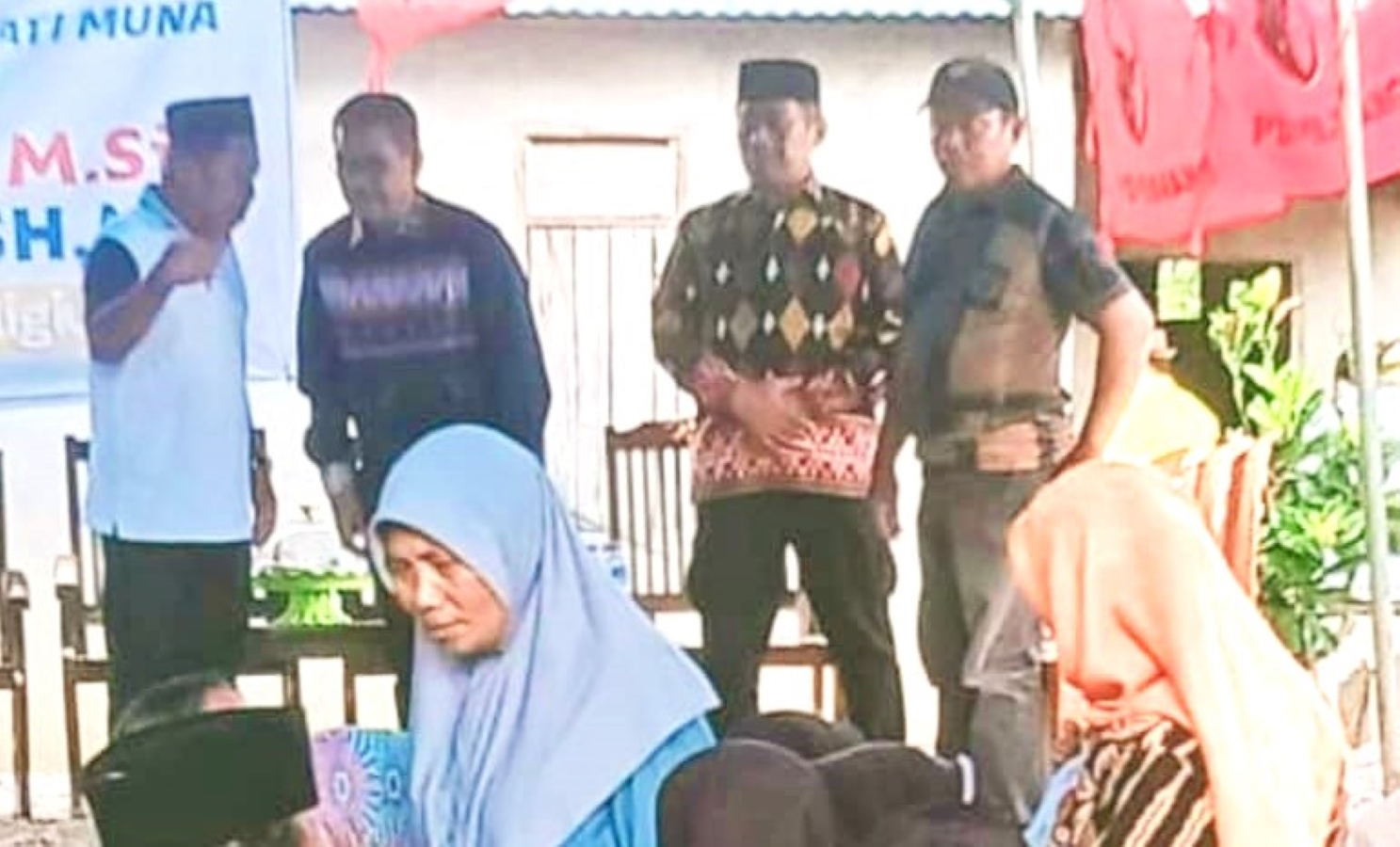 Diduga Kades Parigi, Drs. Nurasim, terlihat dalam kampanye Paslon BAHTERA di Desa Kolasa