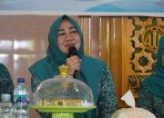 Pj. Ketua TP PKK Kolaka Utara, Hj. Nurhayati Yusmin, S.Pd., MM saat menyampaikan materinya