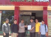 Anton Ferdian saat melaporkan salah satu Kepala Dinas di Bombana ke Polres Bombana