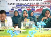 Pj. Ketua TP. PKK Kolaka Utara, Hj. Nurhayati Yusmin, S.Pd., MM (Tengah) saat menyampaikan arahannya