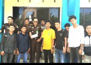 Aliansi Mahasiswa Merdeka saat melakukan aksi demonstrasi di depan Kejati Sultra