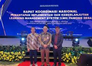 Sekretaris Daerah (Sekda) Sulawesi Tenggara, Drs. H. Asrun Lio, M.Hum., Ph.D (Tengah)