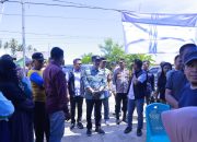 Pj. Bupati Bombana, Drs. Edy Suharmanto, M.Si saat meninjau TPS