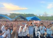 LM Rajiun Tumada dan Purnama Ramadhan bersama Fildan Rahayu, Anggota DPRD Provinsi Sultra La Isra, H. La Pili, dan masyarakat Kecamatan Napabalano.