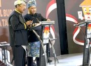 Paslon Nomor Urut 1, Burhanuddin dan Ahmad Yani di acara Debat Kandidat Calon Bupati dan Wakil Bupati Bombana 2024