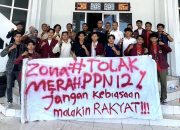 Mahasiswa USN Kolaka saat melakukan Aksi di DPRD Kolaka