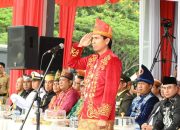 Wakil Ketua Komisi II DPR RI, Bahtera Banong, S.PWK., saat bertindak sebagai Inspektur Upacara