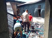 Personil Polsek Poleang saat berasa di Lokasi Kebakaran