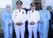 Foto bersama Bupati dan Wakil Bupati Bombana, Ir. H. Burhanuddin, M.Si dan Ahmad Yani, S.Pd., M.Si bersama Istri masing-masing