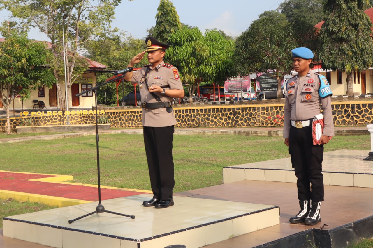Kapolres Bombana, AKBP Wisnu Hadi, S.I.K., M.I.K, saat bertindak sebagai Inspektur Upacara