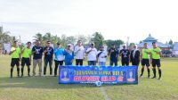 Bupati Bombana, Ir. H. Burhanuddin, M.Si, didampingi Ketua DPRD Kab. Bombana Iskandar, SP, meresmikan pembukaan Turnamen Sepak Bola Bupati Cup 2 Tahun 2025 Zona Rumbia di Lapangan Lombakasih, Sabtu (16/11/2025). Turnamen ini merupakan komitmen Pemda dalam pembinaan atlet dan pemersatu masyarakat.