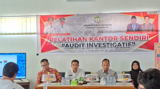 Inspektur Daerah Kabupaten Bombana, Ridwan, S.Sos., M.P.W. (Kedua dari Kiri)