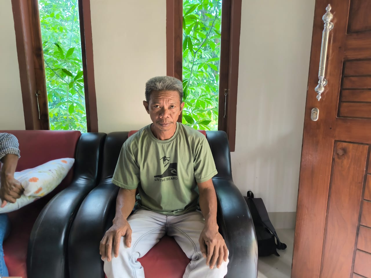 Sudirman (54), Usai menghadiri Pemeriksaan Polisi di Polres Bombana, Jum’at(14/11)