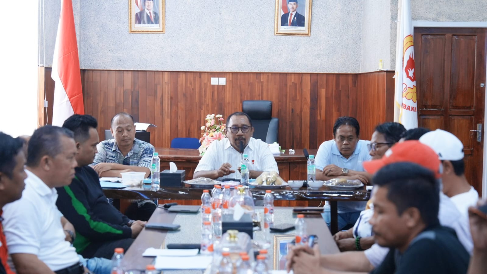 KONI Kabupaten Bombana menggelar rapat perdana pengurus masa bakti 2025–2029 untuk mempersiapkan pelantikan pengurus serta menyusun strategi pembinaan atlet menuju Porprov Sulawesi Tenggara 2026.