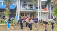 Satpol PP Bombana menggelar kerja bakti membersihkan kawasan RTH sebagai dukungan terhadap Gerakan Berani Bersih Wonuaku, program pemerintah daerah untuk menciptakan lingkungan yang bersih, sehat, dan nyaman bagi masyarakat.