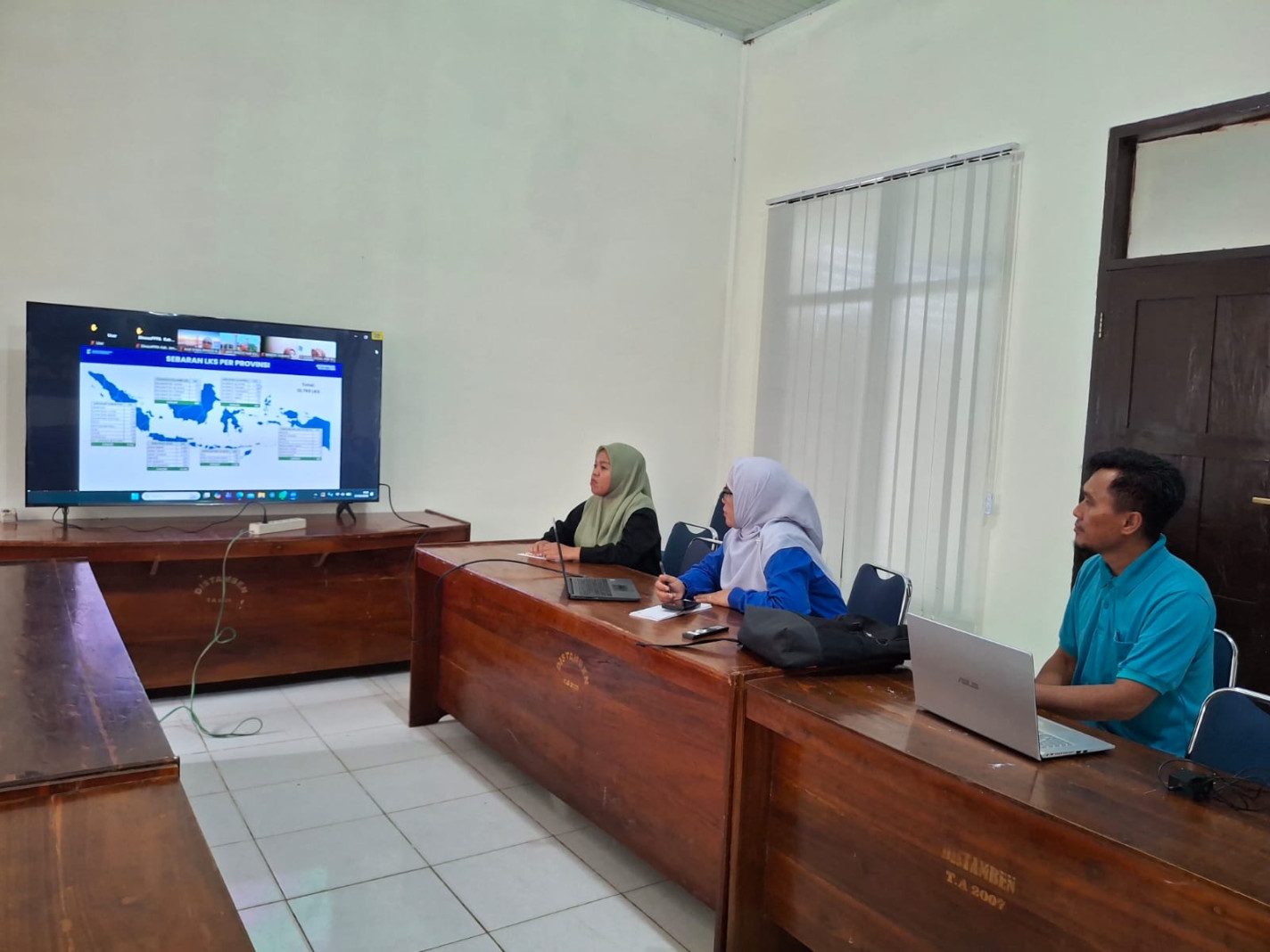Dinas Sosial Kabupaten Bombana bersama perwakilan Lembaga Kesejahteraan Sosial (LKS) setempat mengikuti sosialisasi daring mengenai pendaftaran dan kepemilikan Nomor LKS-ID melalui aplikasi e-PSKS yang diselenggarakan oleh Kementerian Sosial Republik Indonesia pada Jumat, 27 Februari 2026.