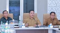 Wakil Bupati Bombana Ahmad Yani memimpin rapat percepatan pembebasan lahan untuk pembangunan kawasan industri PT Sultra Industrial Park di Kecamatan Rarowatu Utara sebagai upaya mendorong investasi dan pertumbuhan ekonomi daerah.