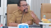 Bupati Bombana Burhanuddin menegaskan proses hukum kasus penembakan di Desa Wambarema serta menghentikan seluruh aktivitas penambangan sinabar ilegal di sejumlah kecamatan demi menjaga keamanan dan ketertiban masyarakat.