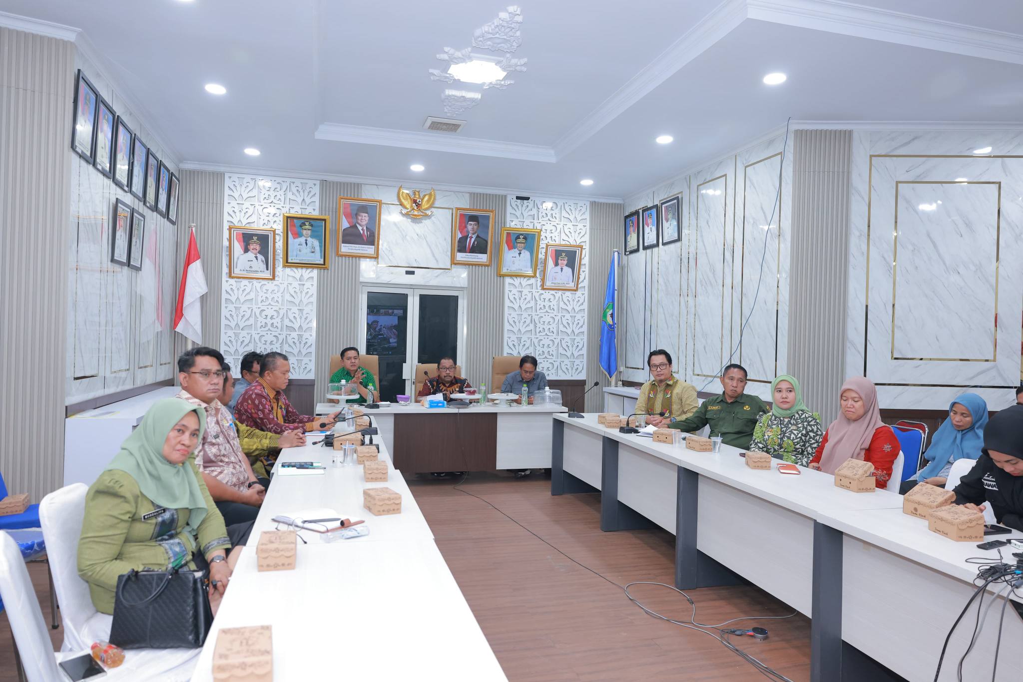 Bupati Bombana bersama jajaran Pemkab mengikuti Entry Meeting pemeriksaan LKPD 2025 oleh BPK sebagai langkah awal audit keuangan daerah guna memperkuat tata kelola pemerintahan yang transparan dan akuntabel.