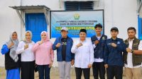 Wakil Gubernur Sulawesi Tenggara Hugua bersama Wakil Bupati Bombana Ahmad Yani dan jajaran Dinas Kelautan dan Perikanan berfoto bersama saat meninjau Pelabuhan Perikanan Tapuahi di Kecamatan Rumbia Tengah, Kabupaten Bombana.