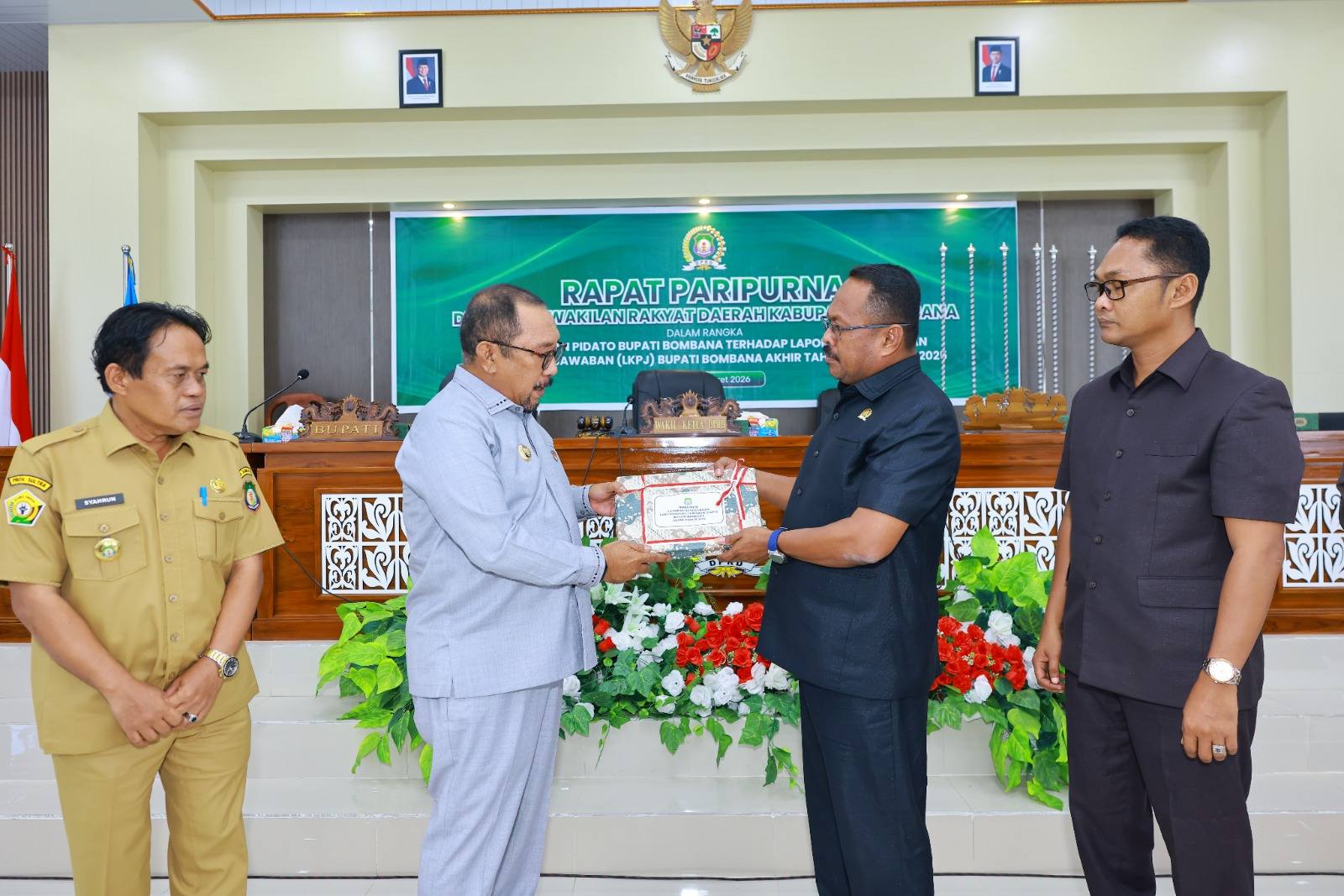 Bupati Bombana Ir. Burhanuddin menyampaikan Laporan Keterangan Pertanggungjawaban (LKPJ) akhir Tahun Anggaran 2025 di hadapan Dewan Perwakilan Rakyat Daerah (DPRD)