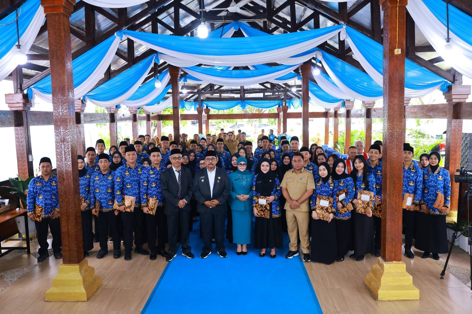 Bupati Bombana mengambil sumpah 71 PNS dan menyerahkan SK CPNS 2026, menekankan pentingnya integritas, disiplin, dan profesionalisme ASN dalam pelayanan publik.