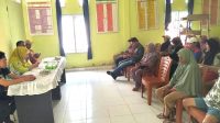 Warga Kelurahan Taubonto mengikuti sosialisasi tentang perbedaan puskesmas rawat inap dan non rawat inap yang digelar Dinkes Bombana.