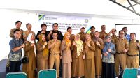 Foto bersama peserta kegiatan Monitoring dan Evaluasi KBK FKTP Kabupaten Bombana bersama jajaran Dinas Kesehatan dan BPJS Kesehatan.