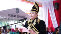 Wakil Bupati Bombana, Ahmad Yani, S.Pd., M.Si saat memimpin upacara peringatan Hari Pendidikan Nasional (Hardiknas) Tahun 2026