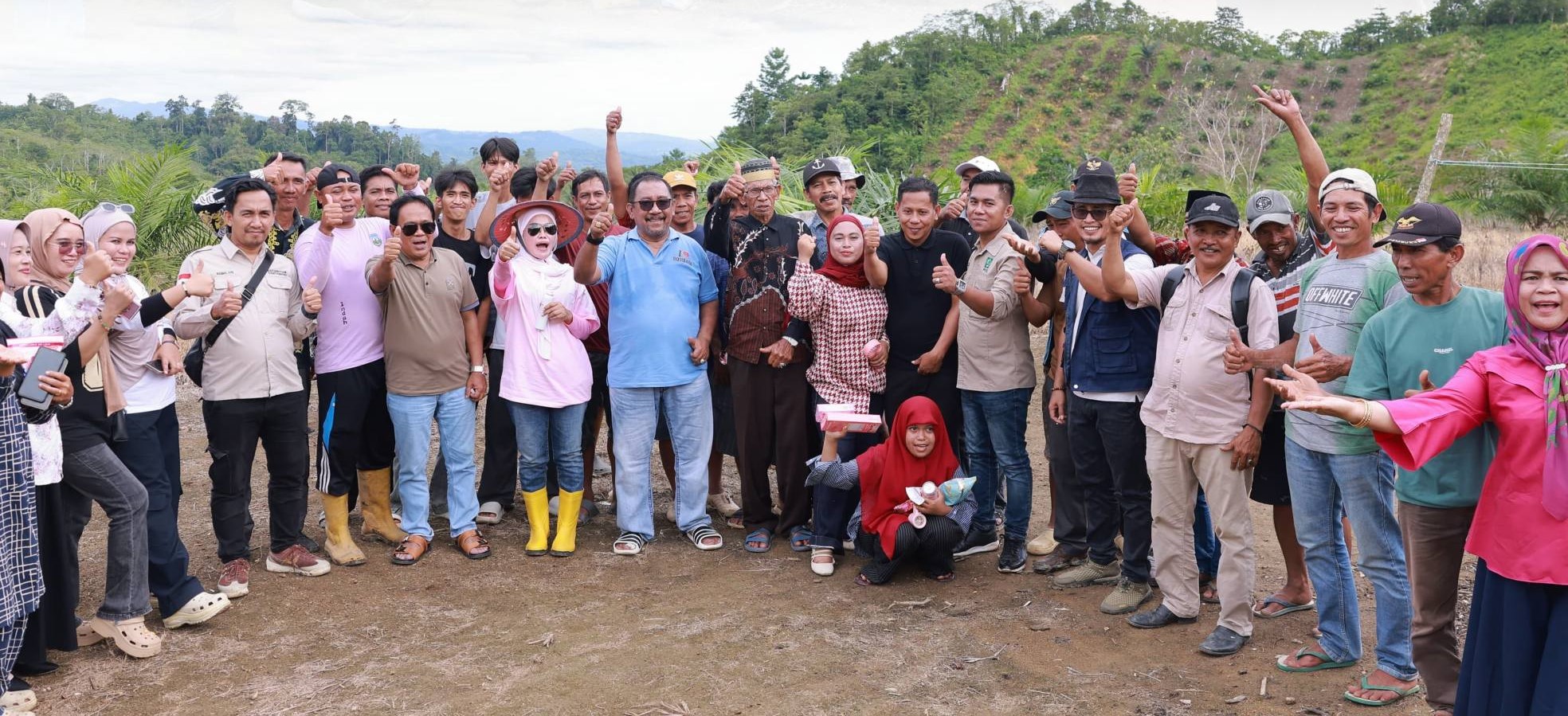 menghadiri kegiatan panen ikan air tawar sekaligus bersilaturahmi dan berdialog langsung dengan warga di Dusun Sangkama dan Dusun Tuturpo, Desa Tongkoseng,